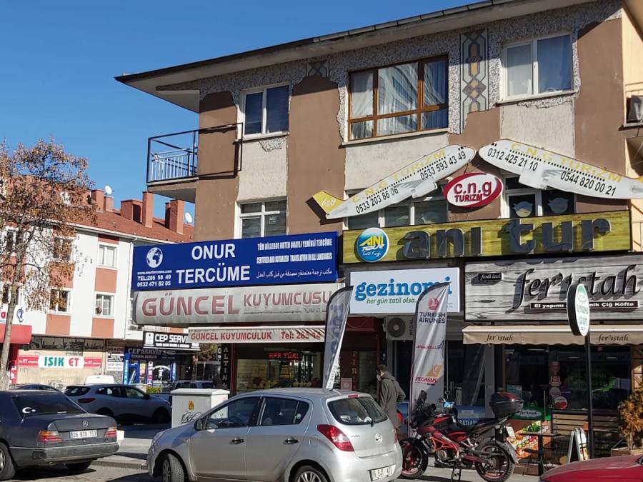 Onur Tercüme Balgat şubesinin cephesi ve tabelası, Ceyhun Atıf Kansu Caddesi